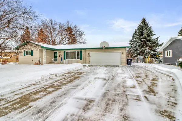 35 S Woodcrest Drive N, Fargo, ND 58102