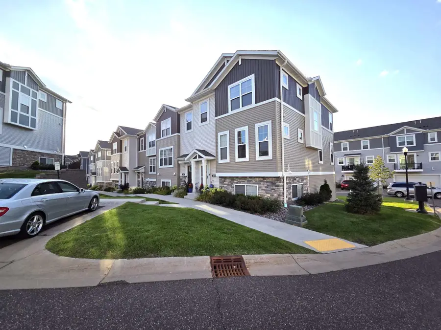 2234 Gateway Curve, North Saint Paul, MN 55109 - Image #2