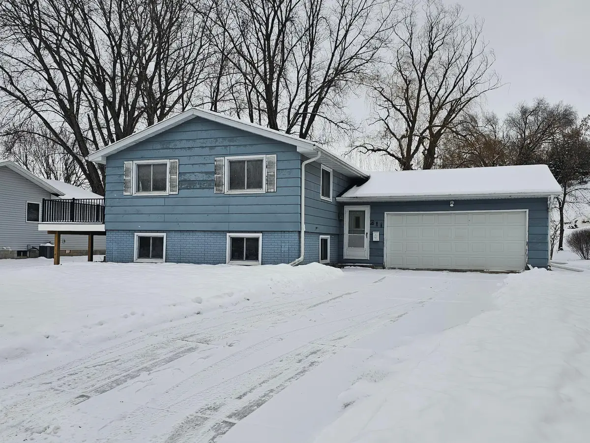 211 Edgeview Drive, Rollingstone, MN 55969 - Image #1