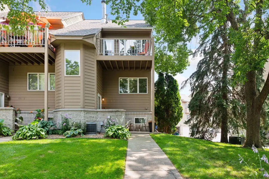 2824 Kenwood Isles Drive, Minneapolis, MN 55408 - Image #2