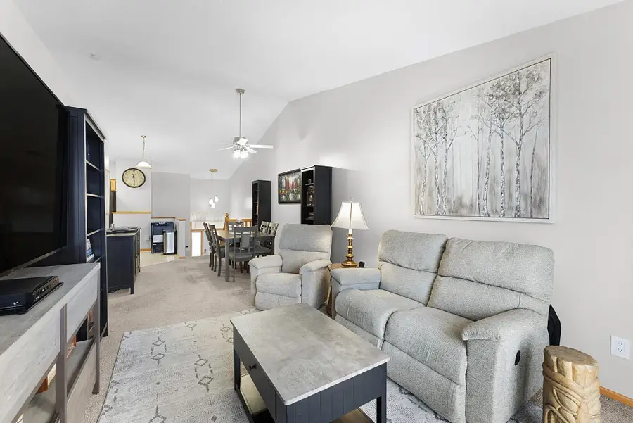 1043 Honeysuckle Lane Se, Cambridge, MN 55008 - Image #2