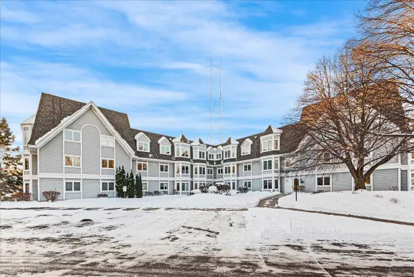 4035 Victoria Street N #110, Shoreview, MN 55126