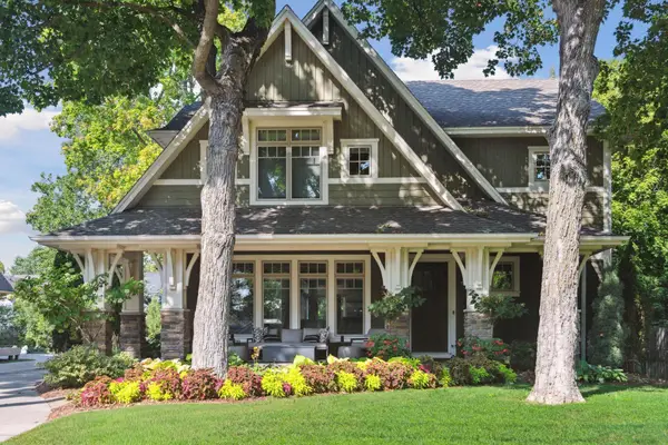 633 Park Street E, Wayzata, MN 55391