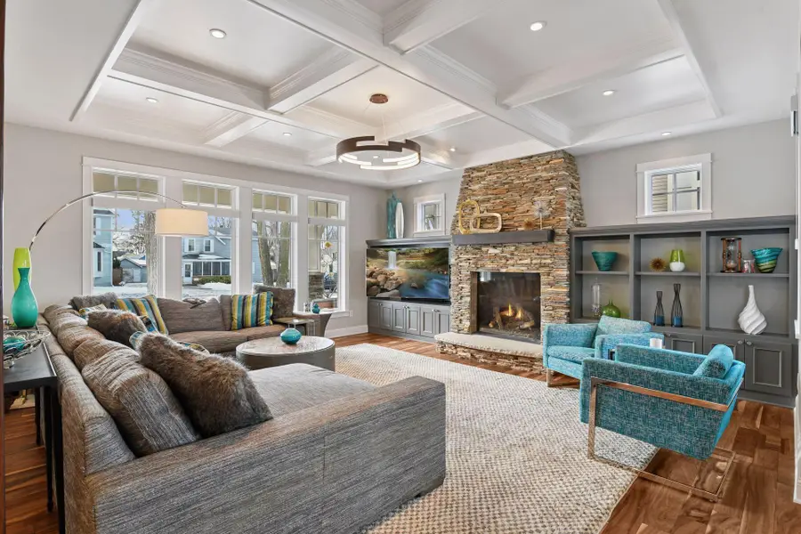 633 Park Street E, Wayzata, MN 55391 - Image #2