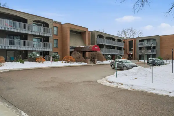 2800 Hamline Avenue N #317, Roseville, MN 55113
