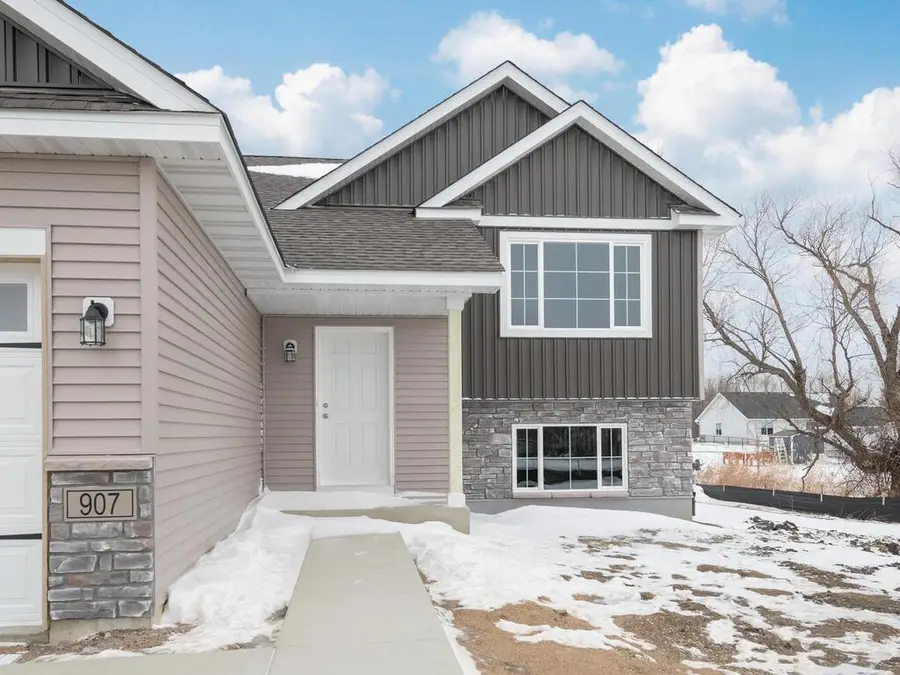 907 Emily Court Ne, Montgomery, MN 56069 - Image #3