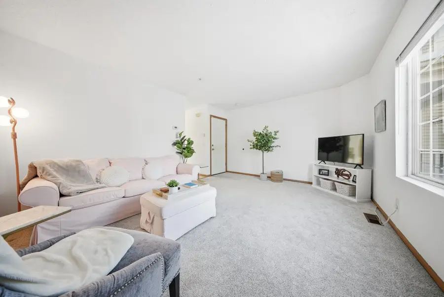 13098 Murdock Terrace, Eden Prairie, MN 55347 - Image #2