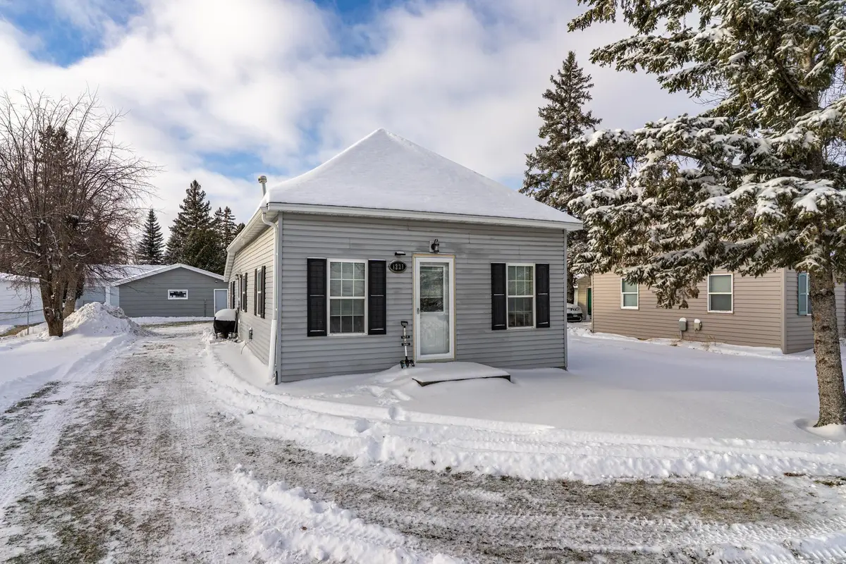 1221 Knight Avenue N, Thief River Falls, MN 56701 - Image #1
