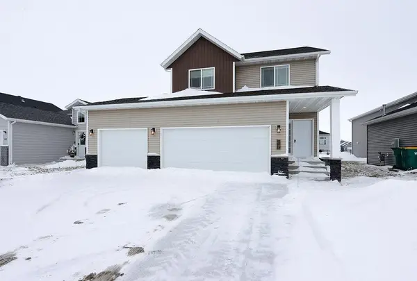 307 7th Street E, Horace, ND 58047