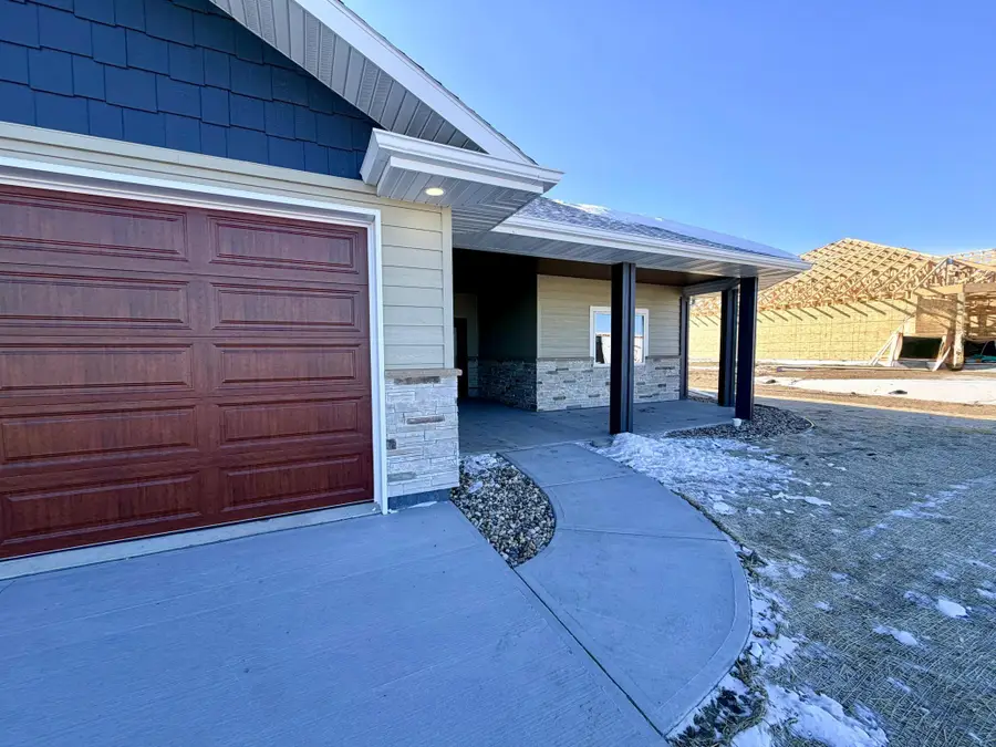 2555 Sutherland Dr, Worthington, MN 56187 - Image #3