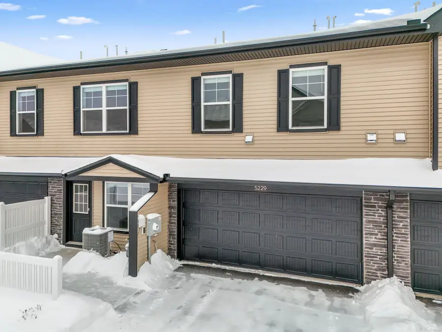 5229 Long Pointe Pass, Woodbury, MN 55129 - Image #2