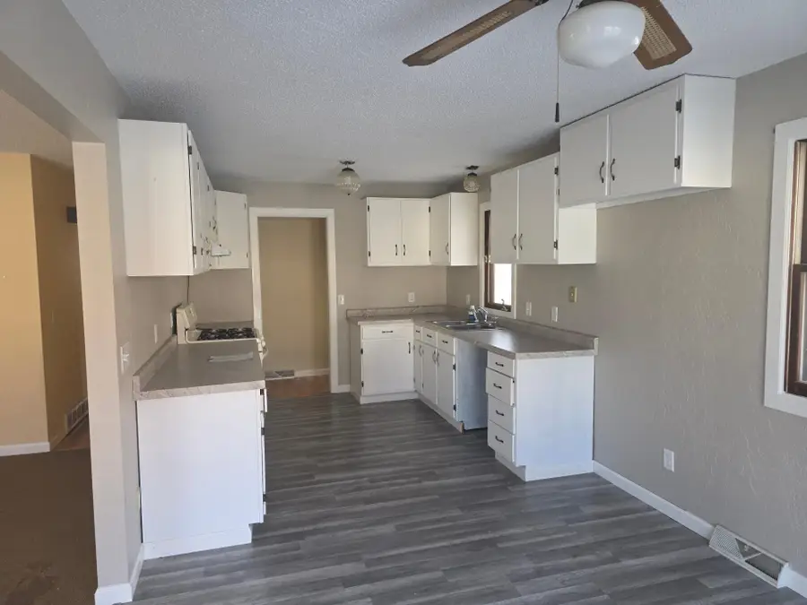 118 N O Connell Avenue, Springfield, MN 56087 - #3