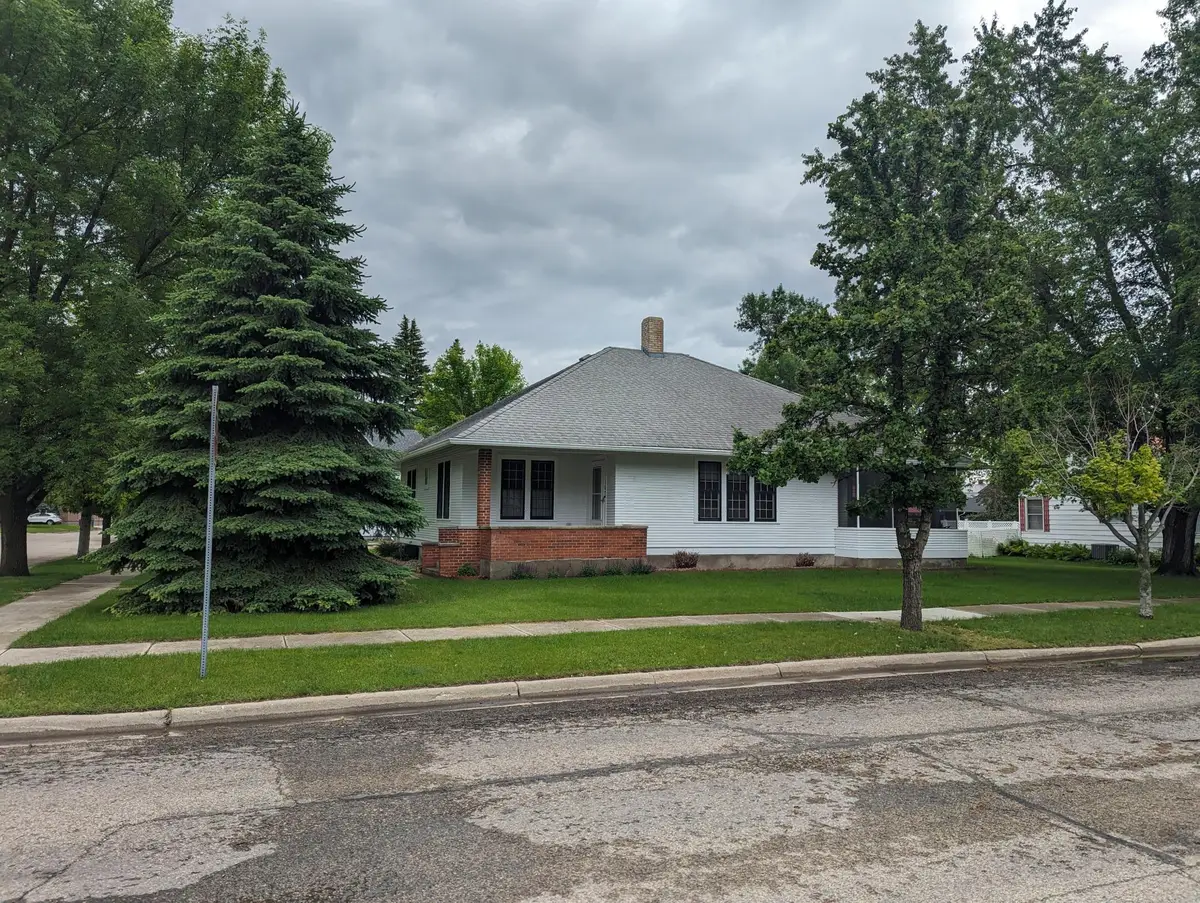107 7th Avenue W, Lisbon, ND 58054 - #1