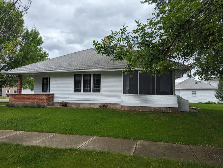 107 7th Avenue W, Lisbon, ND 58054 - #2
