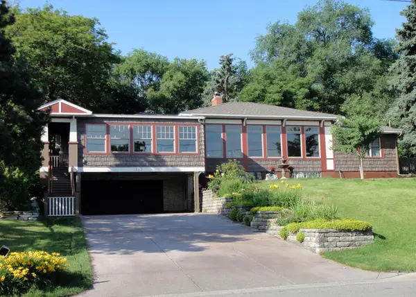 318 Mccarrons Boulevard S, Roseville, MN 55113