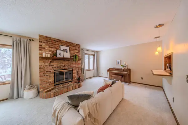 85 121st Avenue Nw, Coon Rapids, MN 55448