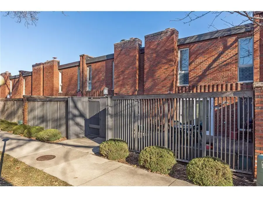 3527 37th Avenue Ne, Saint Anthony, MN 55421 - Image #2