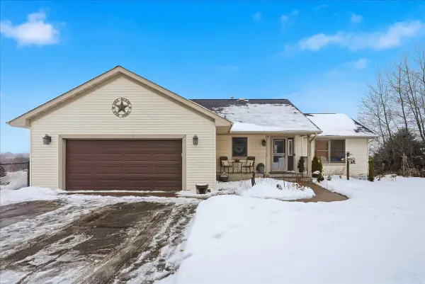 1533 Hallewood Boulevard, New Richmond, WI 54017