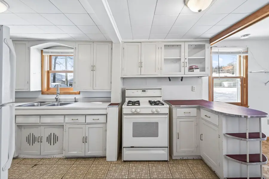 307 W 5th Street, Chaska, MN 55318 - #3