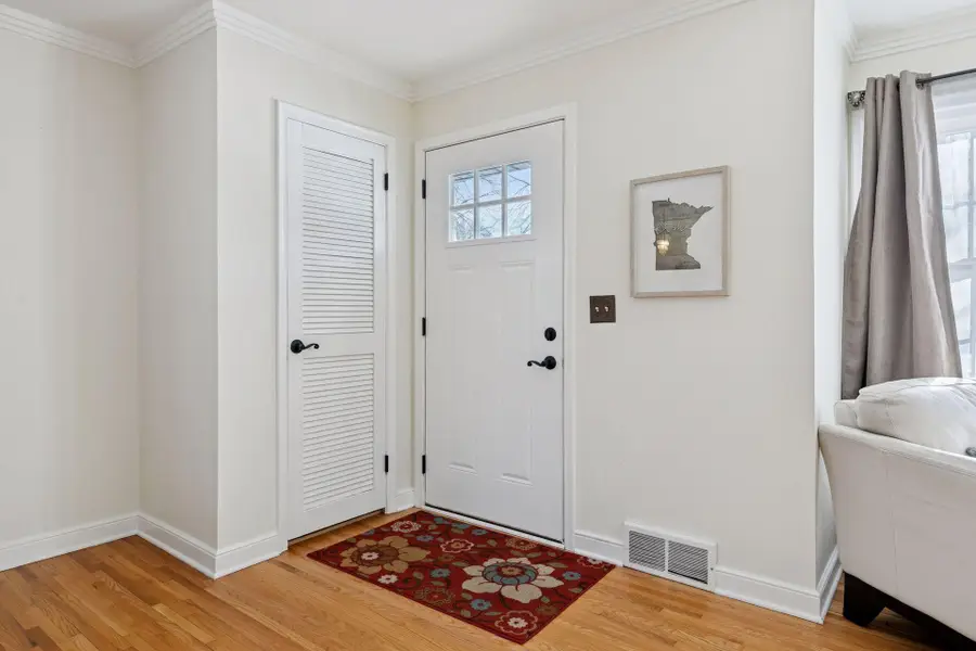 1717 Yorkshire Avenue, Saint Paul, MN 55116 - Image #2