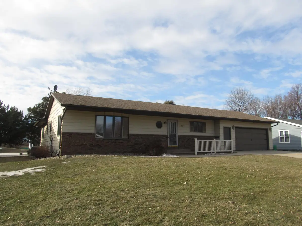 1621 Oakwood Drive, Worthington, MN 56187 - #1