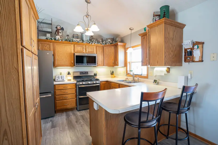 210 8th Avenue Nw, Plainview, MN 55964 - #2