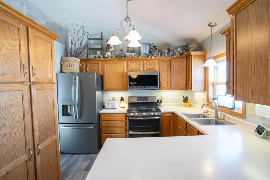 210 8th Avenue Nw, Plainview, MN 55964 - #3