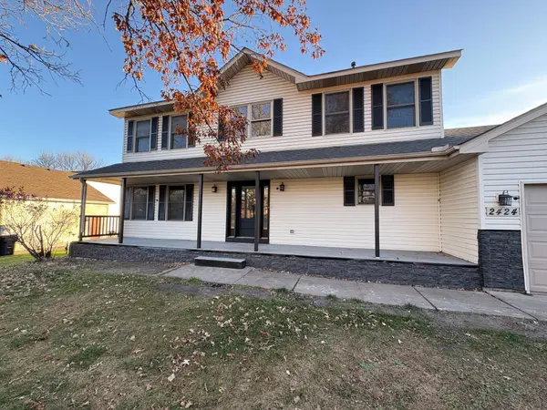 2424 Briar Oakes Boulevard, Monticello, MN 55362