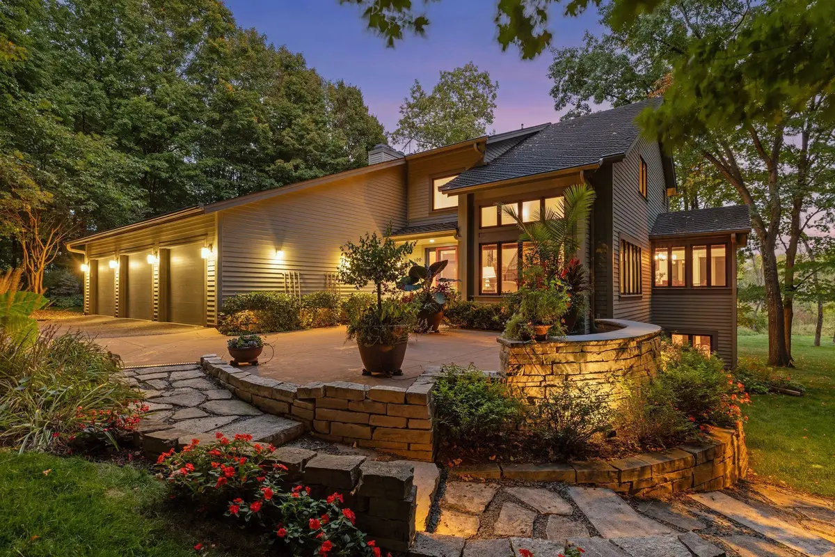 100 Black Oaks Lane N, Plymouth, MN 55391 - Image #1