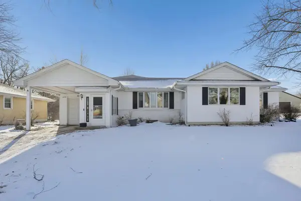 272 Roma Avenue, Roseville, MN 55113