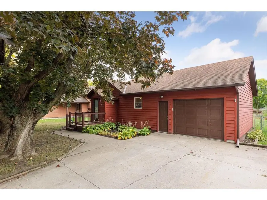 520 Barrett Street S, Winsted, MN 55395 - Image #2