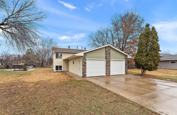 8425-8427 Rhode Island Drive N, Brooklyn Park, MN 55445