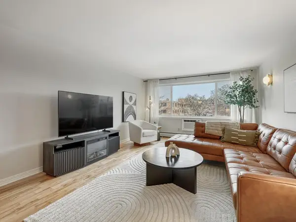 2700 W 44th Street #402, Minneapolis, MN 55410