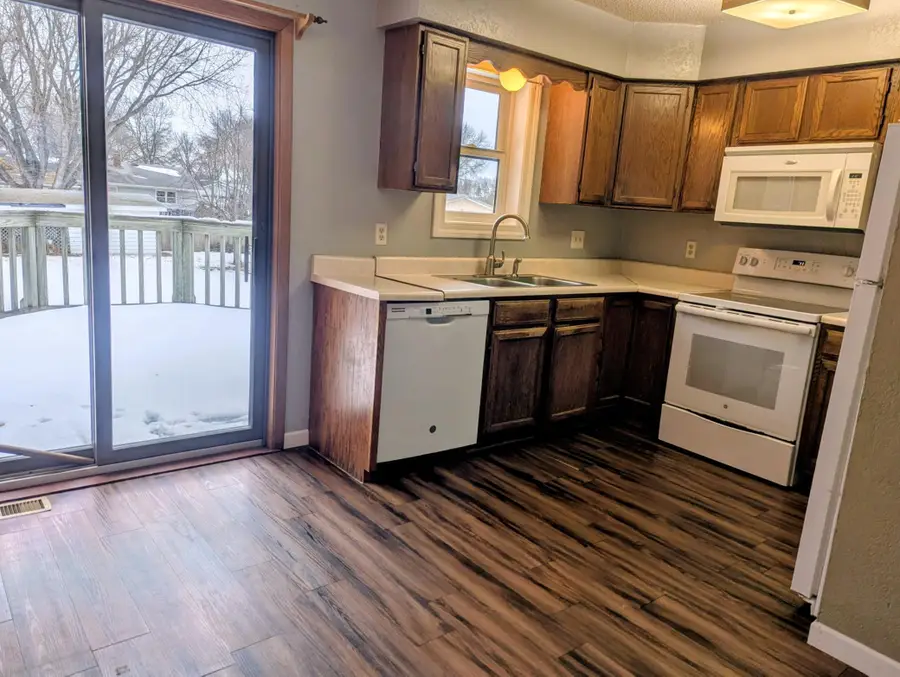 2408 21st Avenue Sw, Willmar, MN 56201 - Image #2