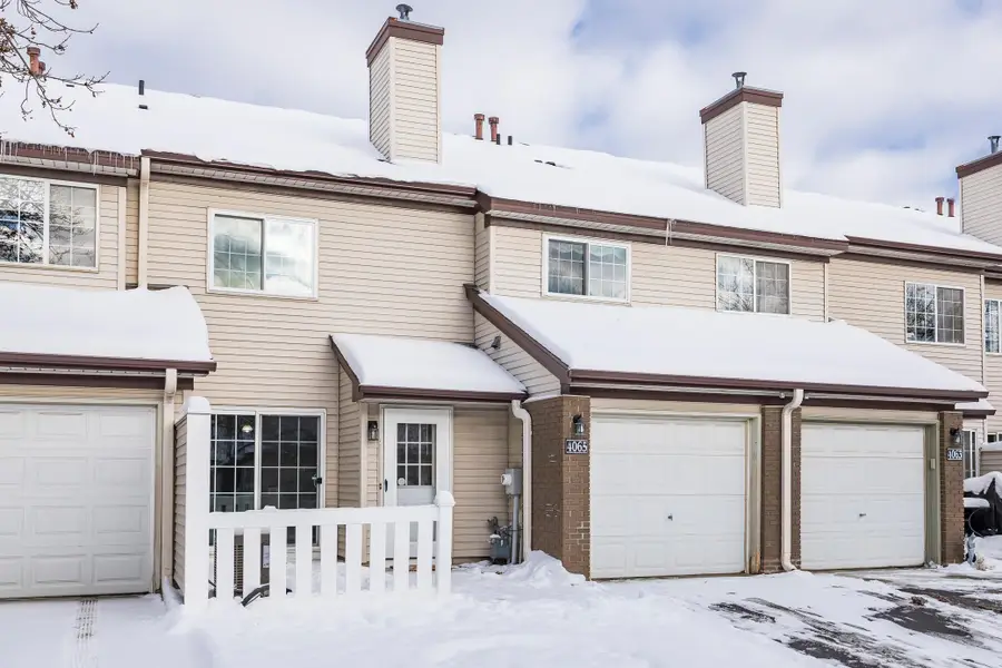 4065 Wilshire Circle #8, Shoreview, MN 55126 - Image #2