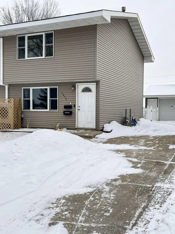 1218 20th Street N, Moorhead, MN 56560