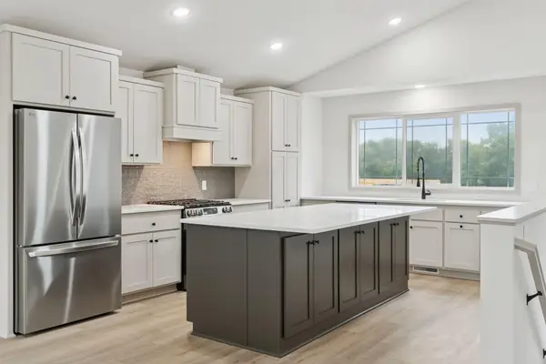 21423 Cottonwood Street Nw, Oak Grove, MN 55448