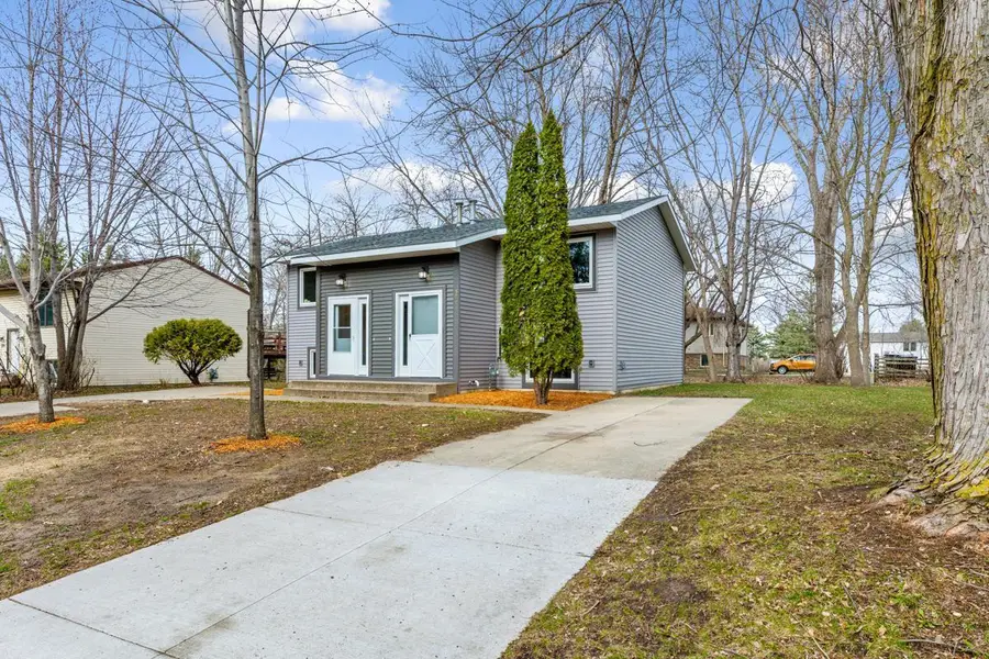 571 N Montgomery Avenue, Le Center, MN 56057 - Image #3