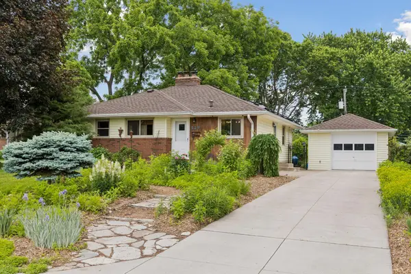 629 5th Avenue S, Hopkins, MN 55343