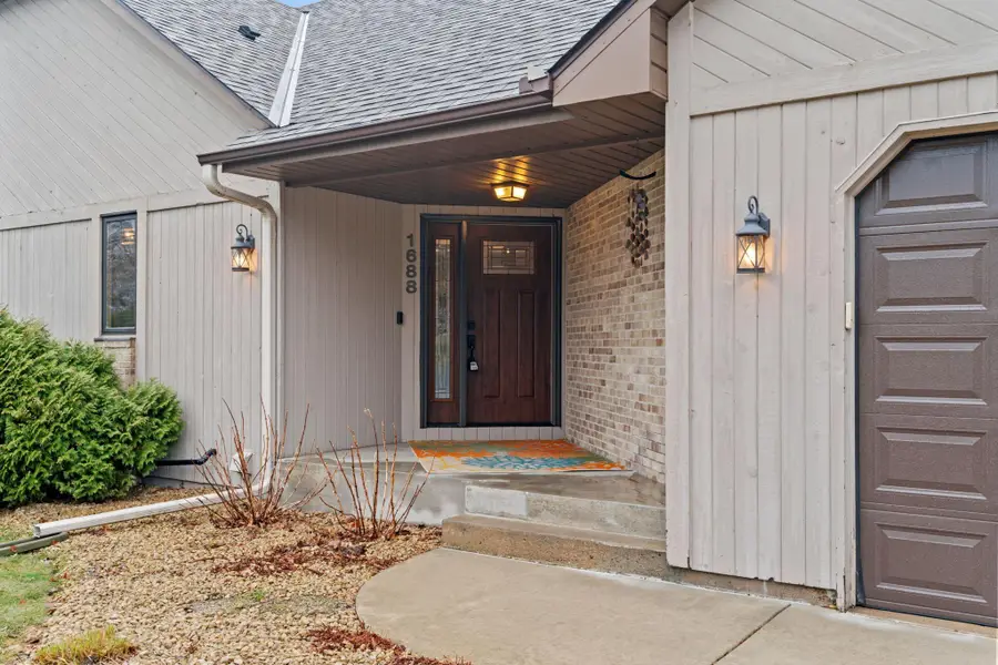 1688 Chatham Avenue, Arden Hills, MN 55112 - #3