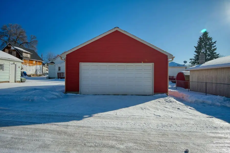 1117 Lincoln Avenue, Eveleth, MN 55734 - #2