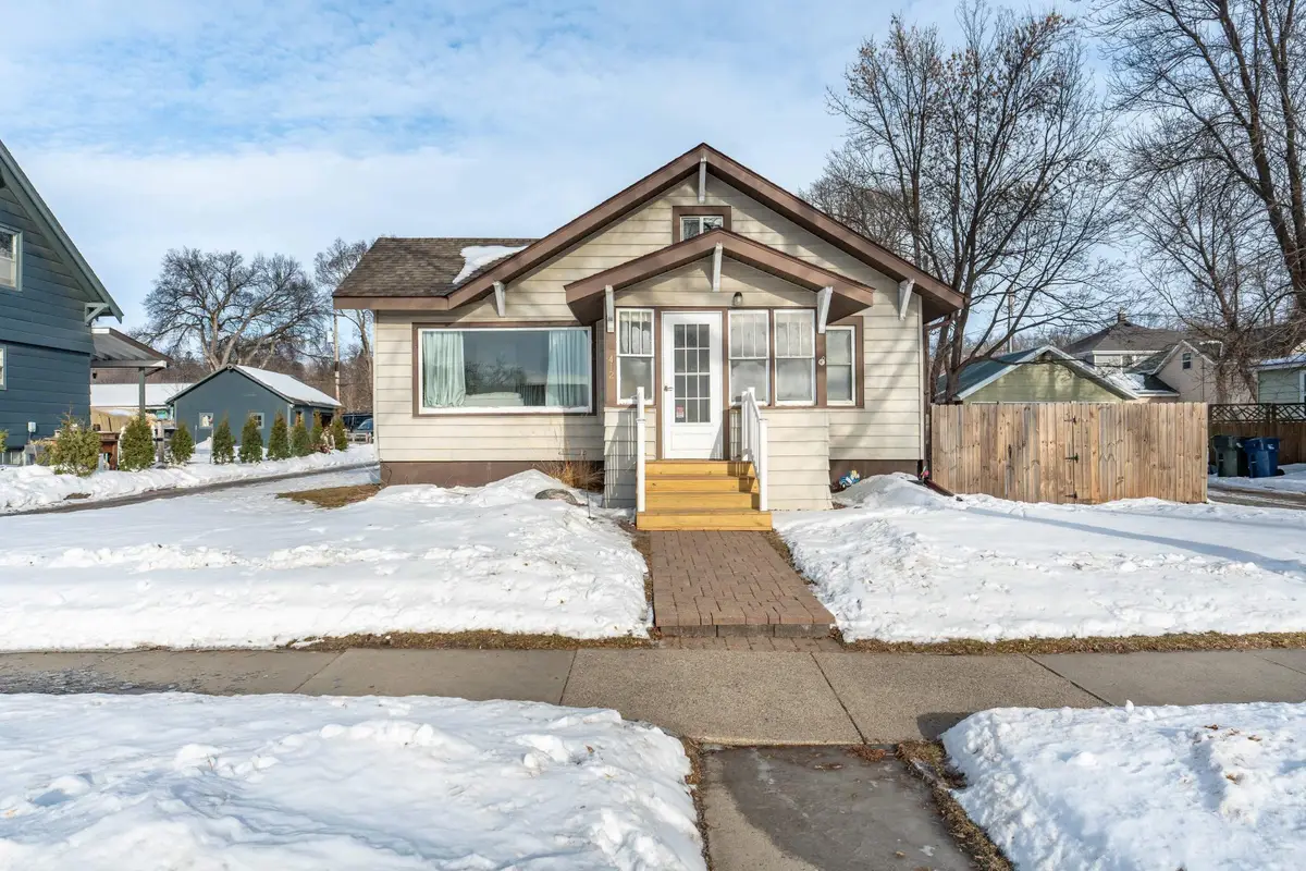 412 W Summit Avenue, Fergus Falls, MN 56537 - Image #1