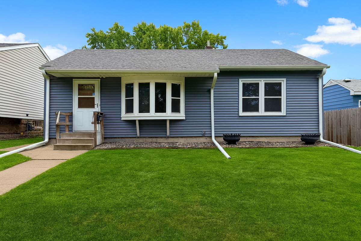 1874 Hoyt Avenue E, Saint Paul, MN 55119 - Image #1