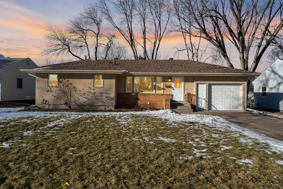 914 Lewis Street S, Shakopee, MN 55379 - Image #1