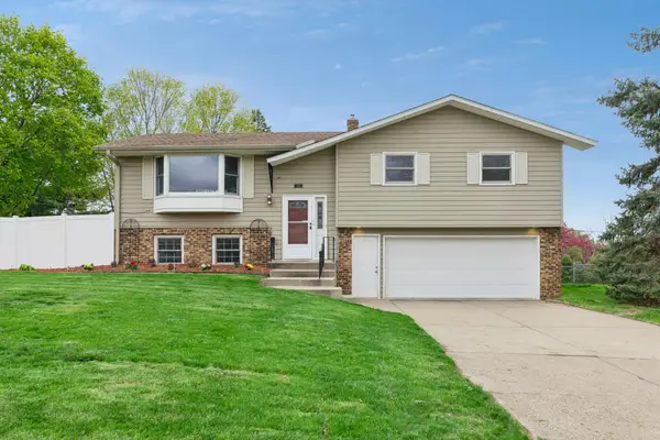 631 Greenway Avenue N, Oakdale, MN 55128
