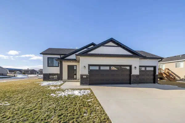 729 Tall Grass Lane, Wanamingo, MN 55983