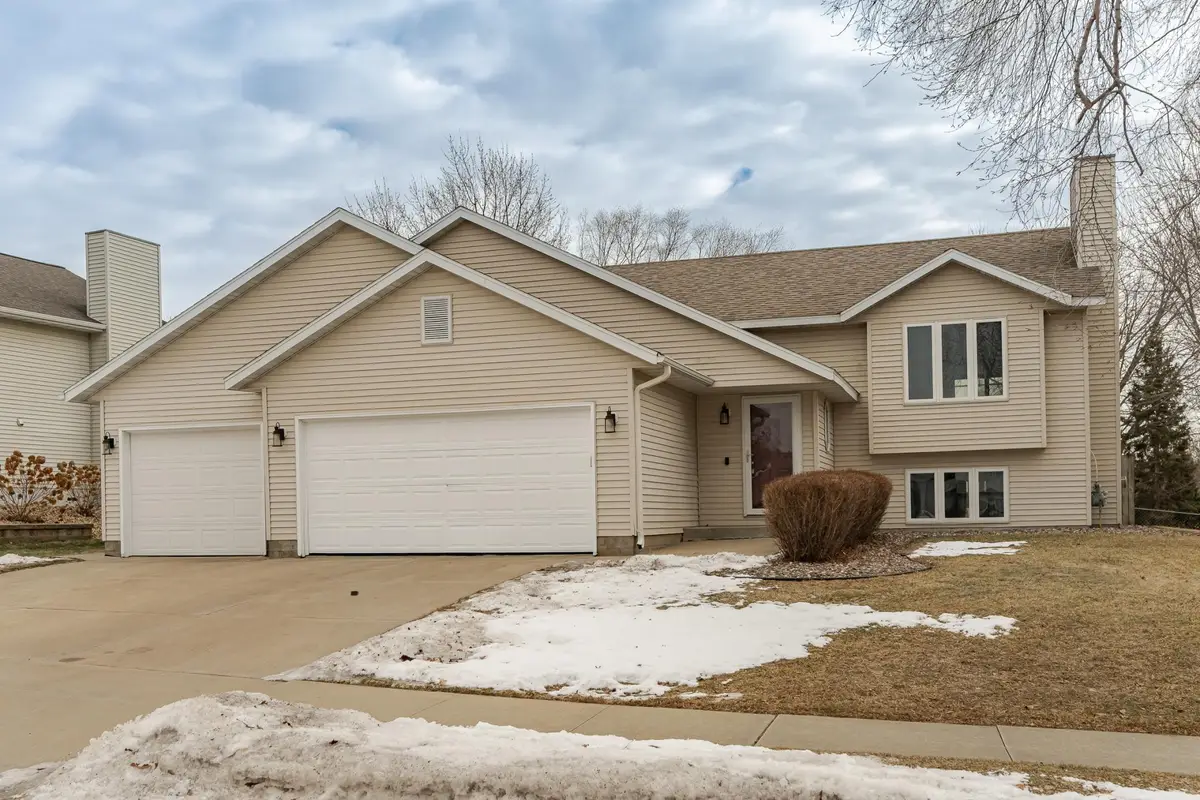 5718 Shetland Drive Nw, Rochester, MN 55901 - Image #1