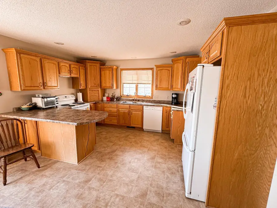 686 W River Drive, New London, MN 56273 - Image #3