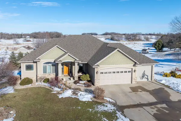610 E Rolling Hills Drive, Le Center, MN 56057