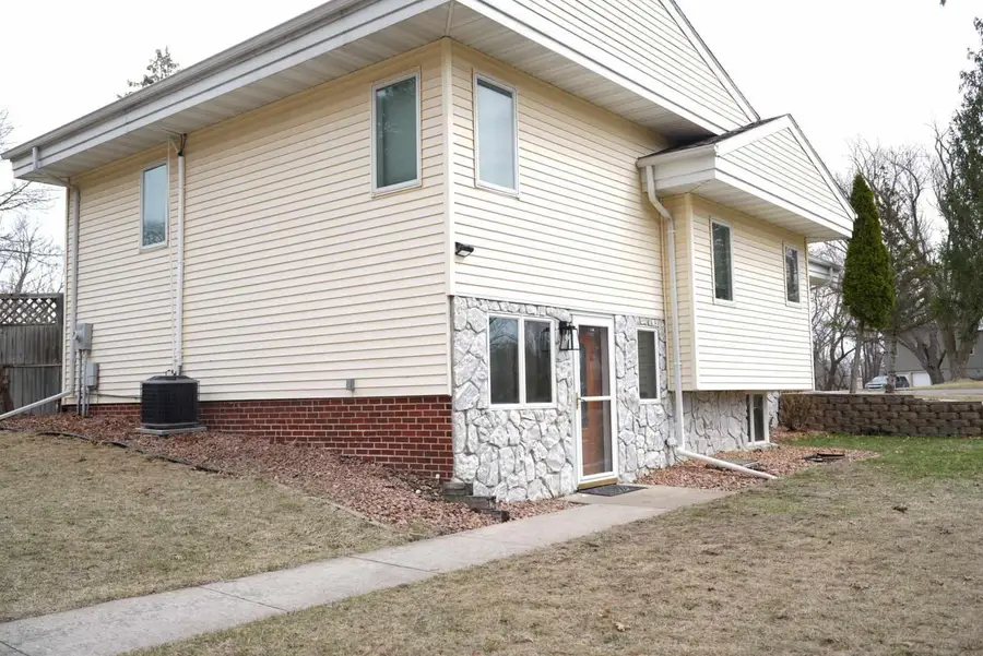 2200 10th Avenue Sw, Austin, MN 55912 - #2